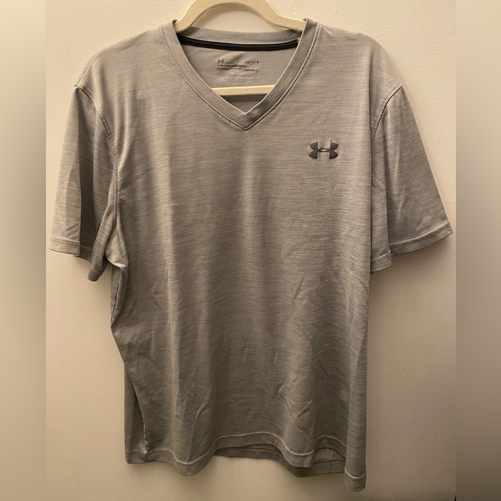 Gray Under Amour v-neck tee, size L